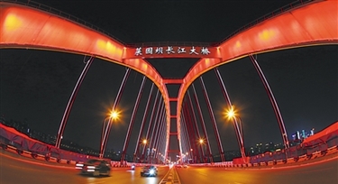 “桥都”重庆10座大桥LED亮化升级流光溢彩